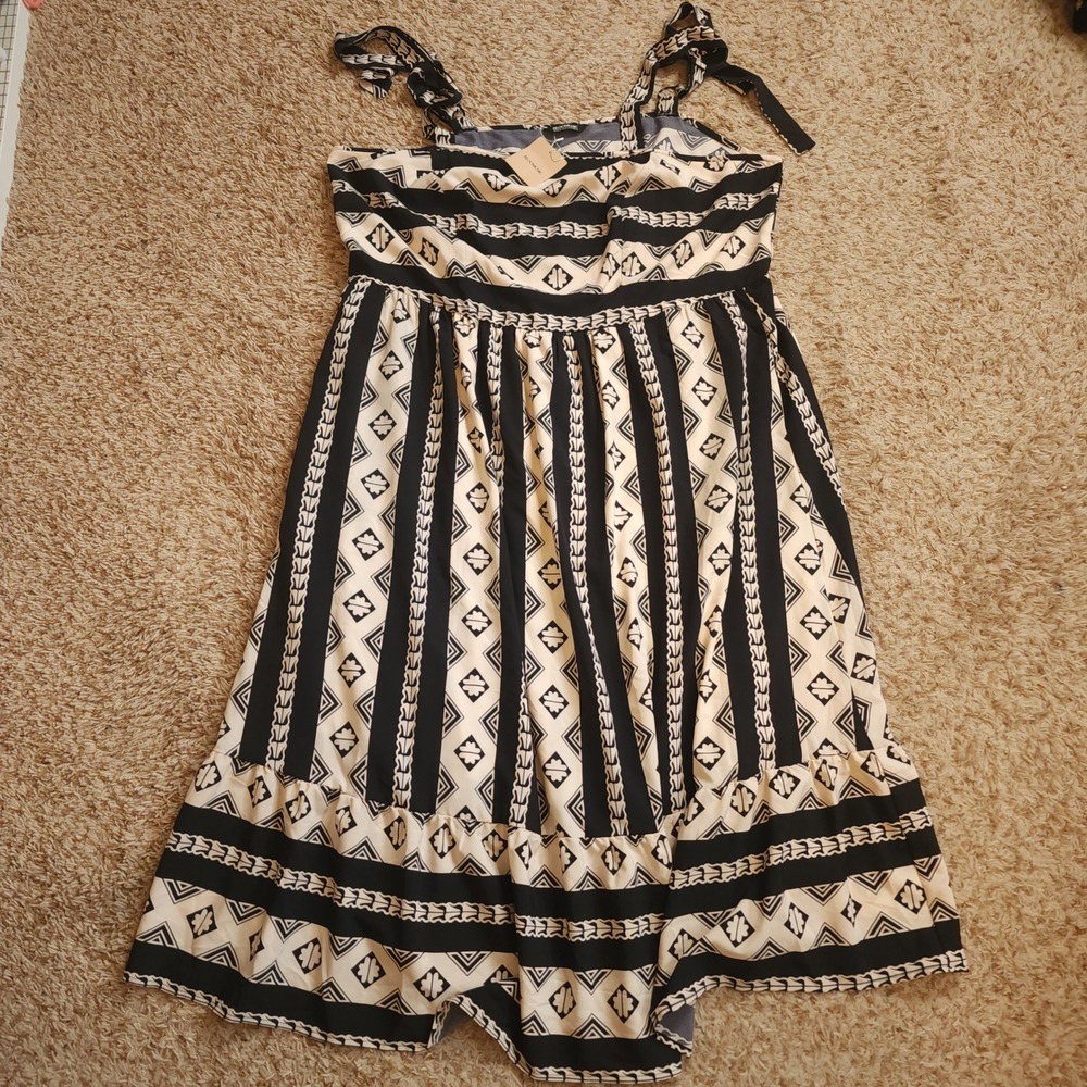 BloomChic Midi Dress Women 22-24 Black Cream Geometric Tribal Tie Strap Ruffle